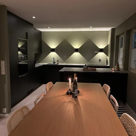 Beautiful House - Walking Distance Of Everything