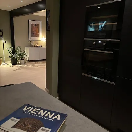 Beautiful House - Walking Distance Of Everything Apartment *