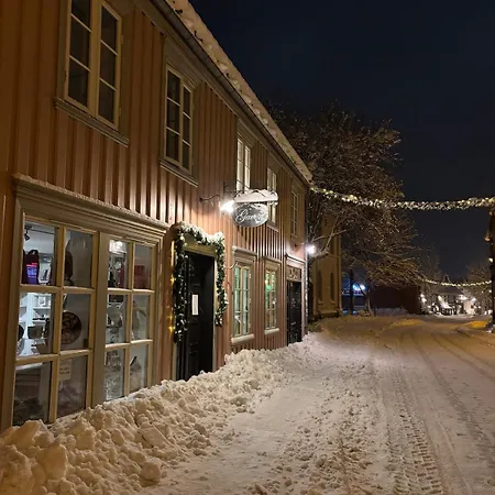 Beautiful House - Walking Distance Of Everything