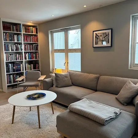 Apartment Beautiful House - Walking Distance Of Everything *