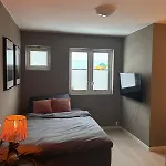 Apartman Beautiful House - Walking Distance Of Everything
